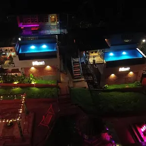 Mannath Private Pool At Vellarimala Hotel